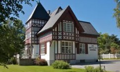 Festen avholdes i Landstadsgate Nord nr 41 - i Odd Fellow Skien sitt ordenshus.