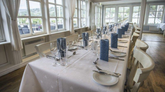 Bryllupslokale i området rundt Drammen. Bordekking Holmsbu Bad og Fjordhotell