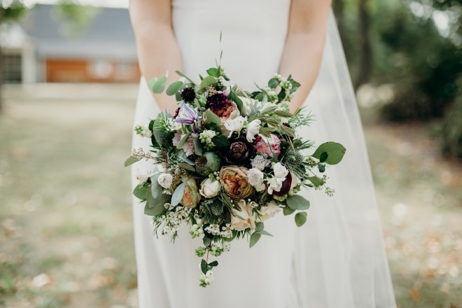 En løs blomsterbukett gir bohemsk vri